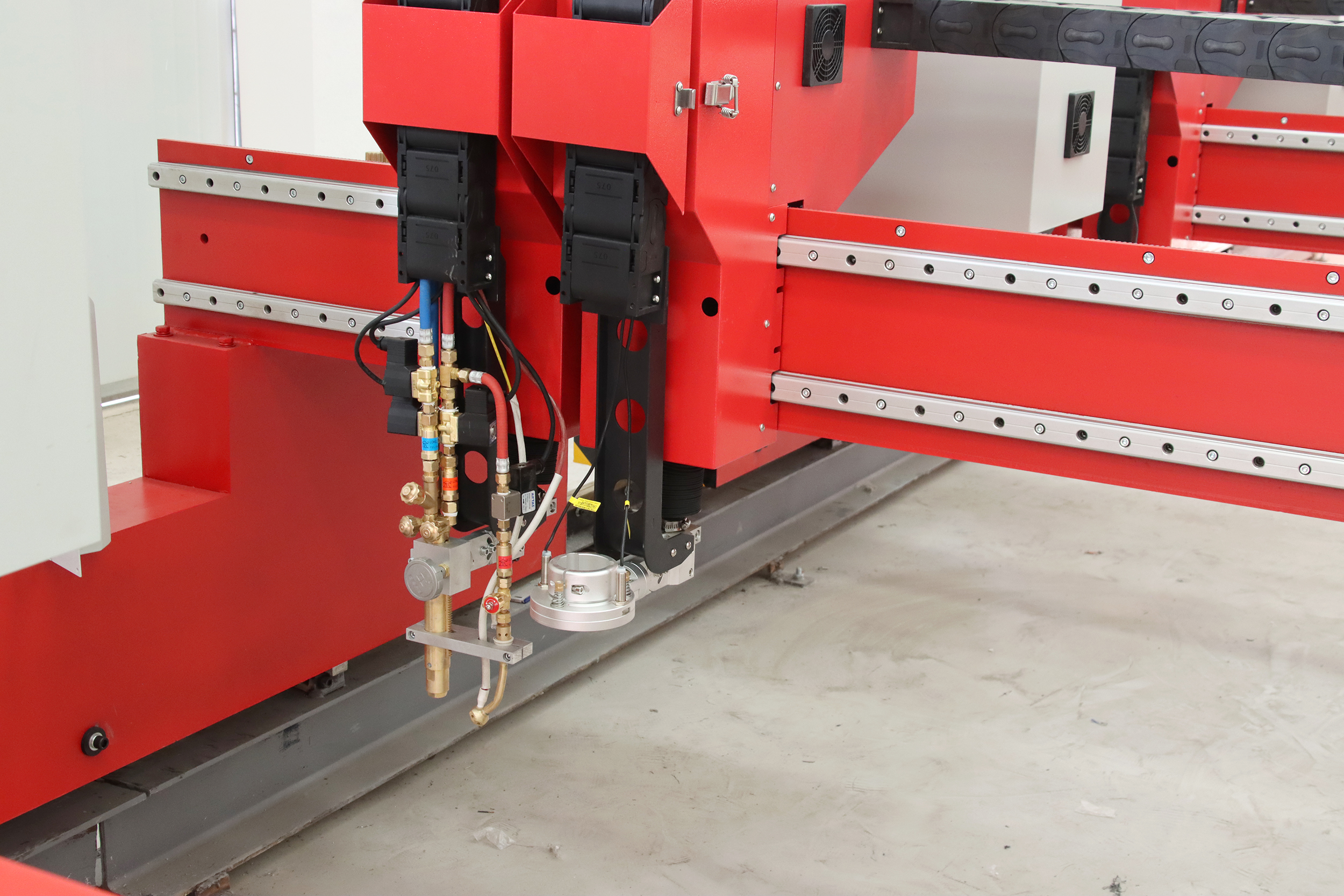 除了型號，選擇數(shù)控切割機(jī)還要考慮什么?